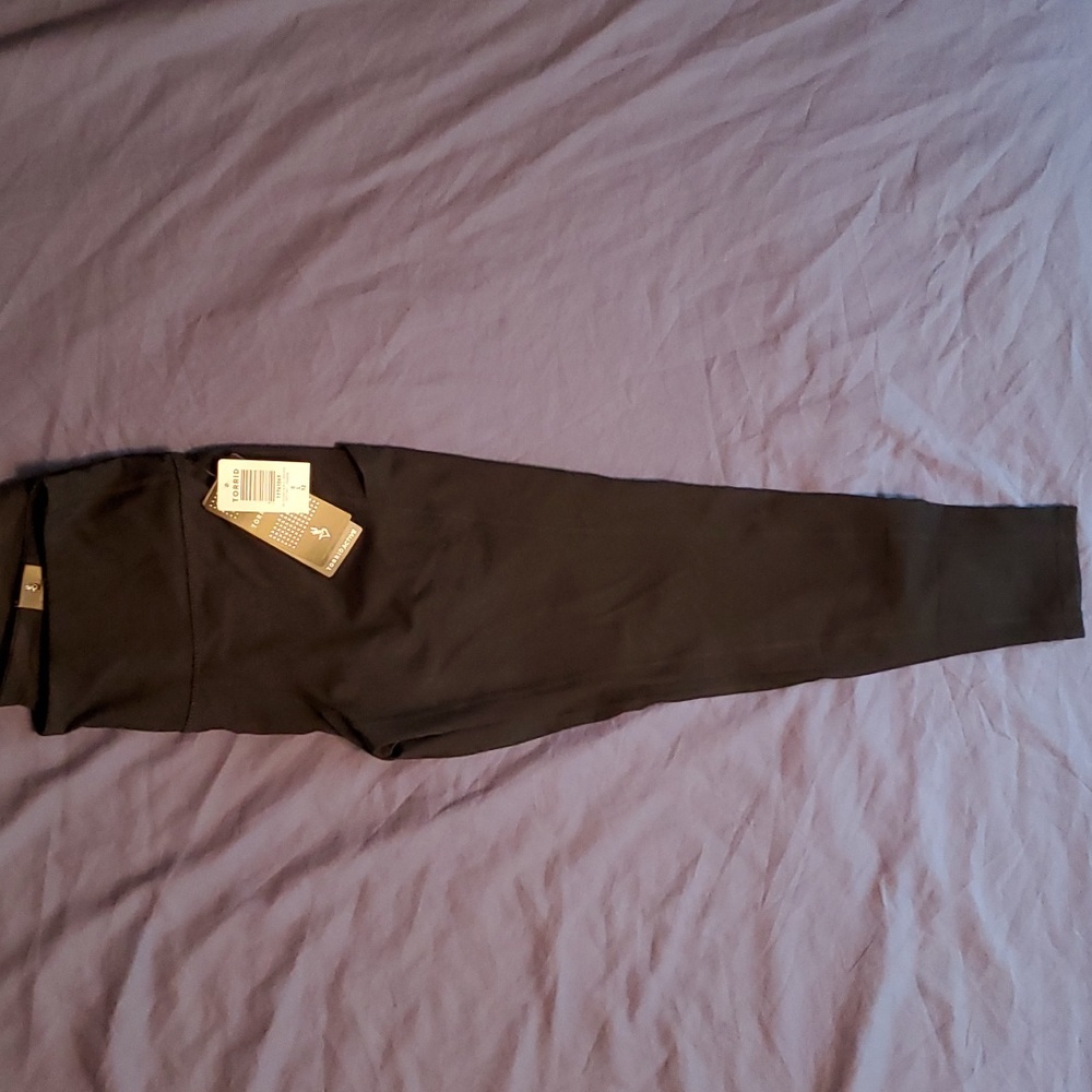 Torrid Black HighRise Full Length Active Leggings w/ Pockets. Torrid size 0/L/12